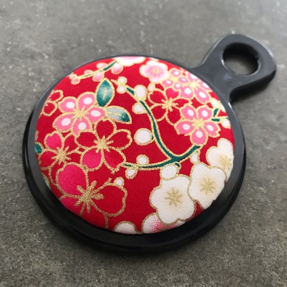 Hand Mirror & Pouch - Picture 7 of 11